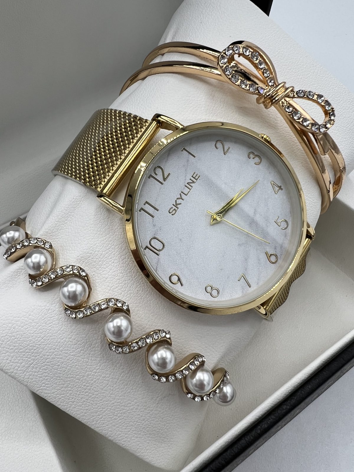 Conj. reloj y dos brazaletes - Imagen 2