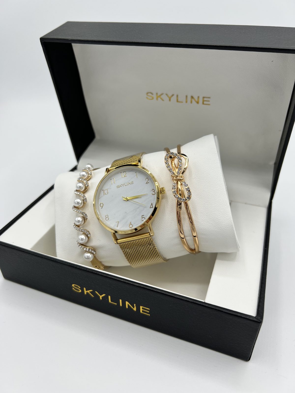 Conj. reloj y dos brazaletes